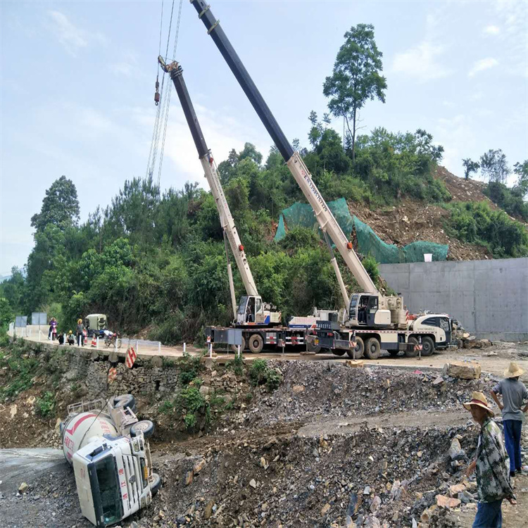 临西县汽车掉沟里叫吊车救援要多少钱