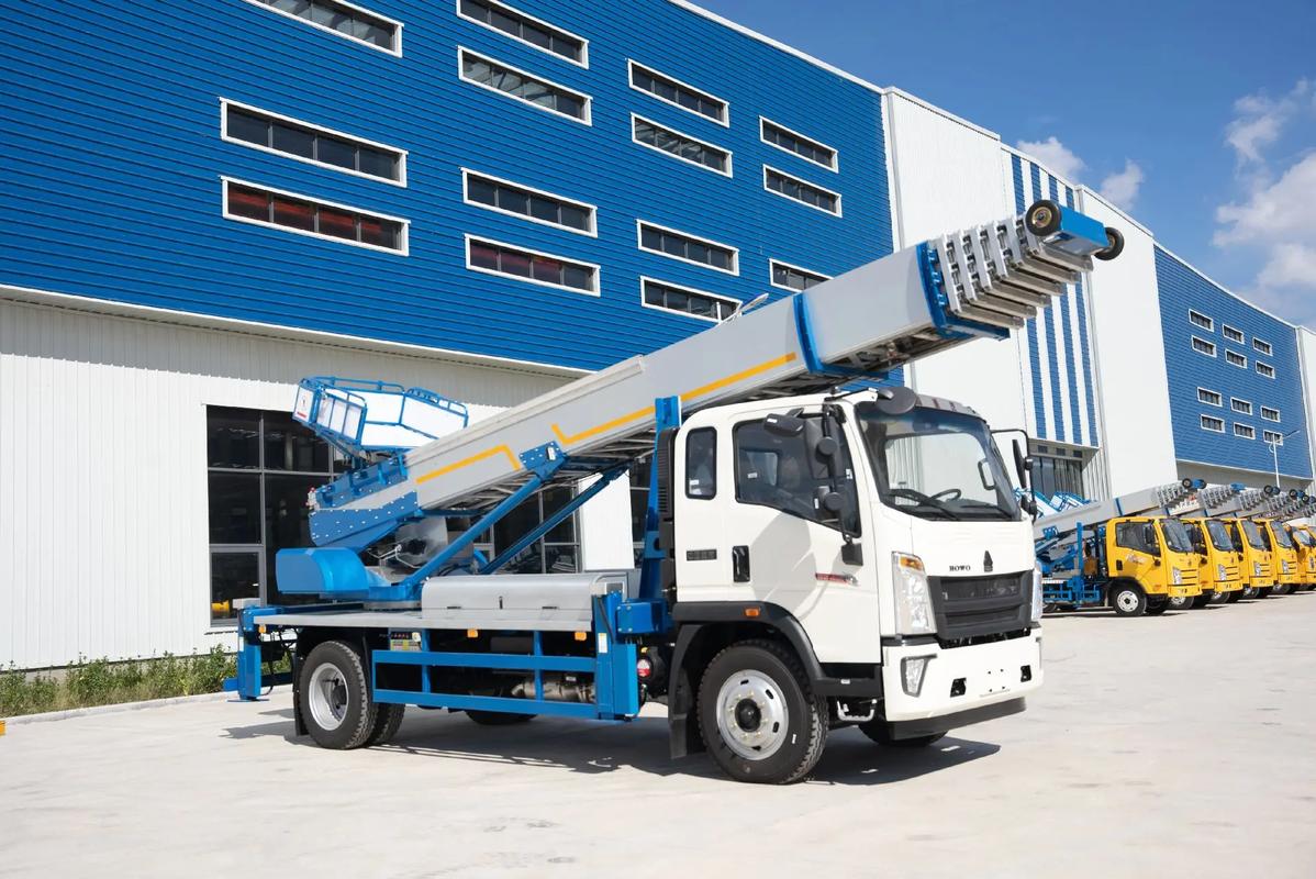 临西县出租云梯车高空作业车 建筑垃圾搬运